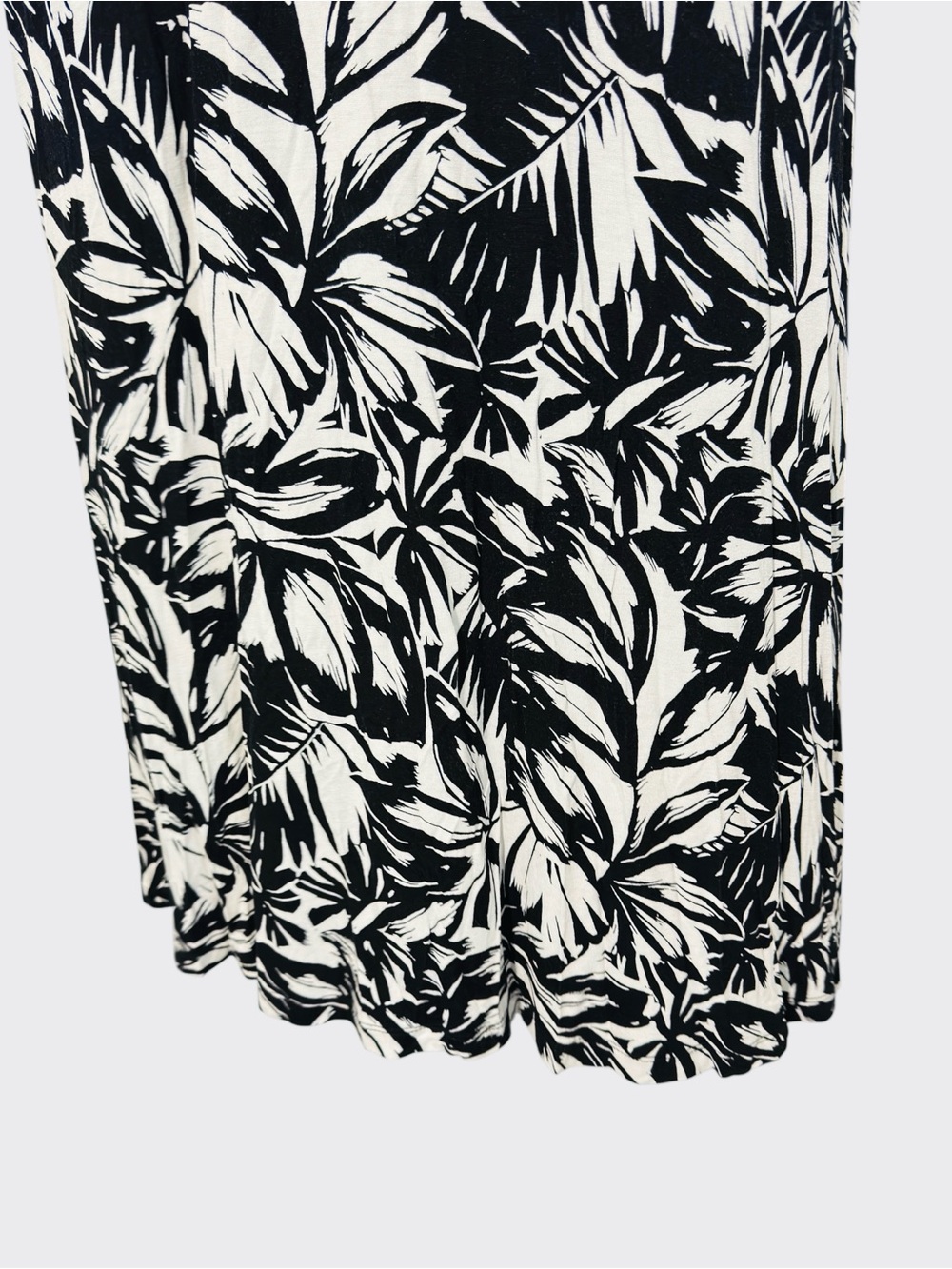 LOFT Fit and Flare Black & White Spaghetti Strap Dress Petite Size M, leaf print - Picture 6 of 13
